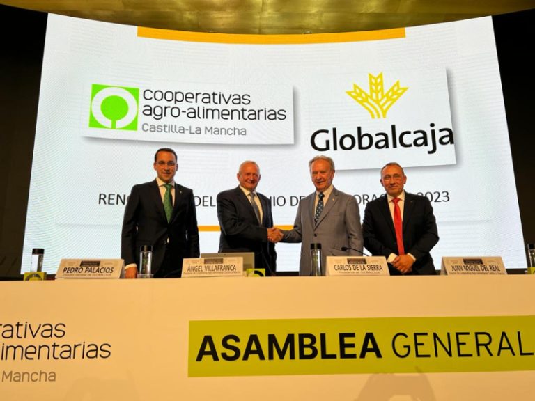 Firma Convenio Globalcaja y Cooperativas Agroalimentarias.